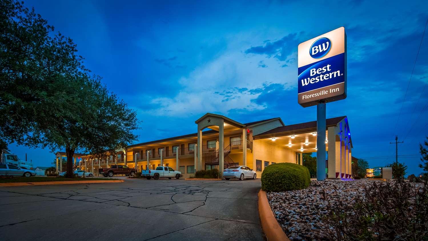 Surestay Hotel By Best Western Floresville Eksteriør billede